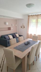 Dvosobni apartman u blizini centra grada