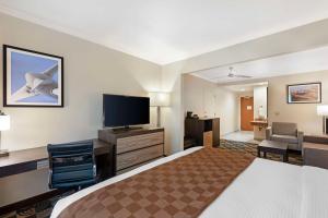 King Suite - Non-Smoking room in Best Western Plus Country Park Hotel