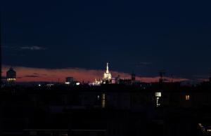 Milan Skyline Apartment in città studi a 1 minuto dal metrò con terrazzo wi-fi e netflix