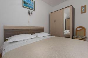 Apartments with parking space Kastel Sucurac, Kastela - 23495