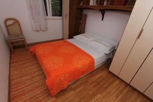 Apartments with parking space Kastel Sucurac, Kastela - 23495