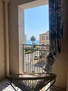 Appartement Neuf et Équipé À Deux Pas de la Mer et Face au Casino en Plein Centre