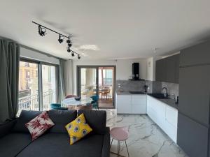 Appartement Neuf et Équipé À Deux Pas de la Mer et Face au Casino en Plein Centre