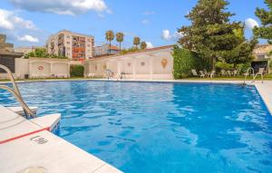 Nice Apartment In Fuengirola With Wifi - 4hvězdičkové hotely ve městě Fuengirola