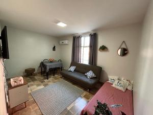 Desfrute bons momentos na praia Martim de Sá Pé na areia Aceitamos Pet pequeno porte