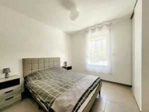 Canet-en-Roussillon: T3 moderne, RDC, 4 pers, piscine, garage, proche mer - FR-1-794-156