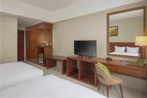 Holiday Inn & Suites Batangas LimaPark by IHG