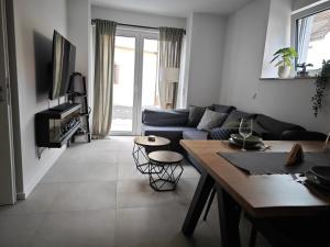 EasyTree 4P Switch TV