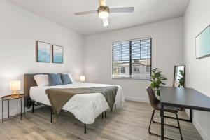 CozySuites Glendale by the stadium w pool! 11