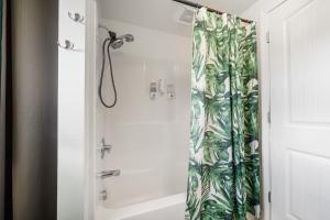 Charming Family-Friendly 2 Bedroom 1 Bathroom Retreat Near Astoria & Beach