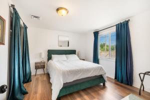 Charming Family-Friendly 2 Bedroom 1 Bathroom Retreat Near Astoria & Beach