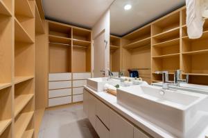 Apartment with Private Rooftop in Medano