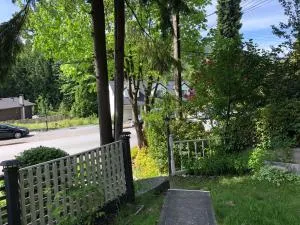 Cozy and Friendly Home Single Room No Pets Allowed - Coquitlam
