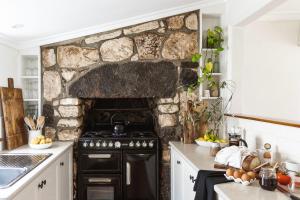 Historic 1850s Magnetic Cottage