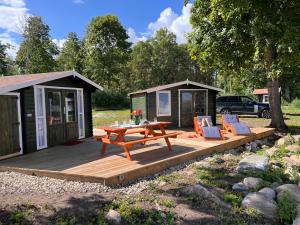 Suure-Kuuse kämpingud otse järve kaldal