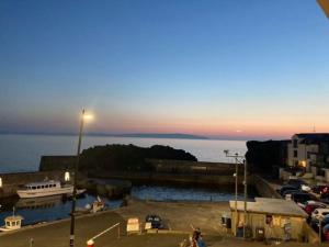 Luxurious apartment with balcony and sea views