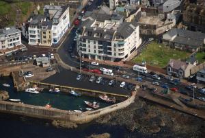 Luxurious apartment with balcony and sea views