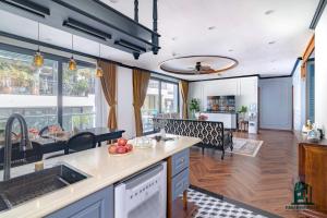 Luxe Paradise Suites Dang Thai Mai