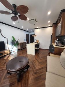 Luxe Paradise Suites Dang Thai Mai