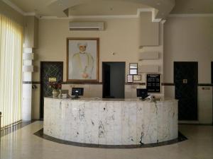 Al Jimi Plaza Hotel