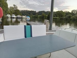 Bateaux Bateau-gite sur le halage de la Mayenne : photos des chambres