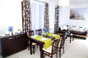 Apartament IKAR z własnym ogródkiem, bardzo blisko morza