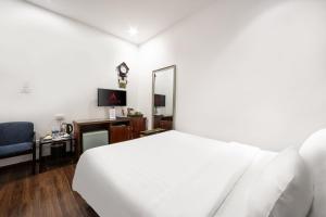 A25 Hotel - 12 Liên Trì