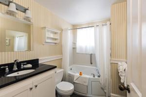 Crowne Pointe Historic Inn Adults Only