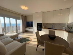 Nordic sea view Scandi Apartments