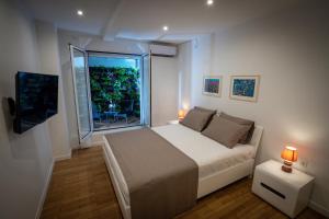 My Secret Garden rooms - Apartment with 2 private rooms, separate baths and balcony garden