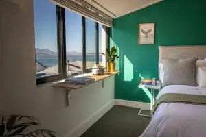 Hermanus Waterfront, Sea View Apartment with Balcony - Gansbaai