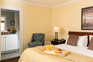 Crowne Pointe Historic Inn Adults Only