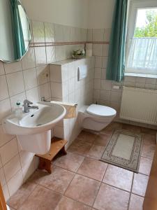 Reetgedecktes Ferienhaus am Strandweg in Lütjensee