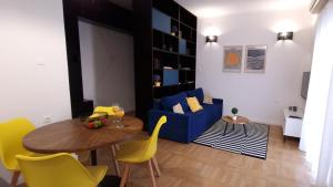 Happy Place Apartment