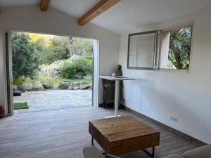 La campagne au bord de la mer