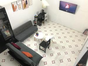 Old Quarter Duys spacious 2-floor apartment, next to Train Cafe street