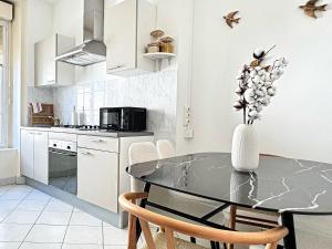 Appartements Suite Cinnabar - Check in h24 - Wifi : photos des chambres