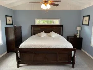 Cozy Lake Front Cottage - كليرمون