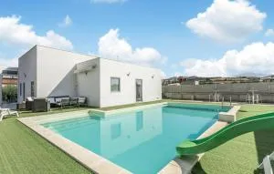 Stunning Home In Catenanuova - Centuripe