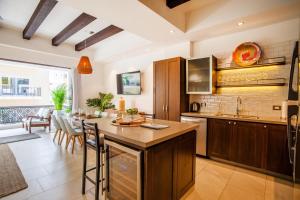 Pool, 2 Balconies, Romantic Zone, Walk Everywhere