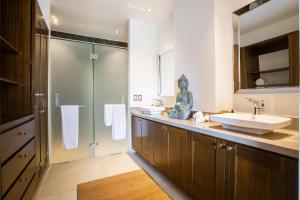 Pool, 2 Balconies, Romantic Zone, Walk Everywhere