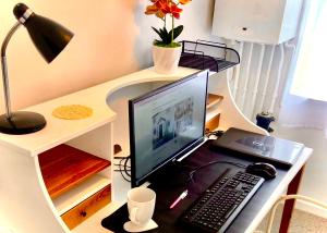 18th Century Cosy Cottage with Stunning views in Stratford