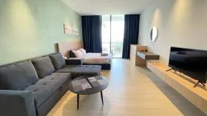 Freedom Flamingos-RoxyBeachApt - Lundu