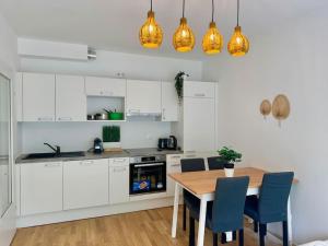 Rooftop Apartment with Balcony & Free Parking