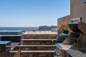 Luxury condo with pool, jacuzzi, and private terrace