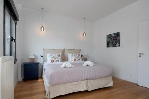 Psirri 3BR Luxury Residence with Athens View