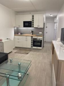 T1 standing LA DÉFENSE - 10 min PARIS & U ARENA