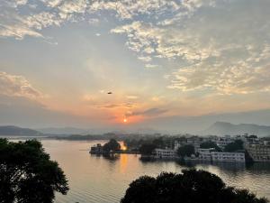 Sheeshmahal By Oladar