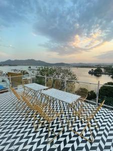 Sheeshmahal By Oladar