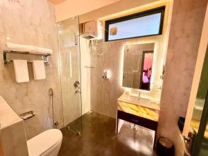 Sheeshmahal By Oladar